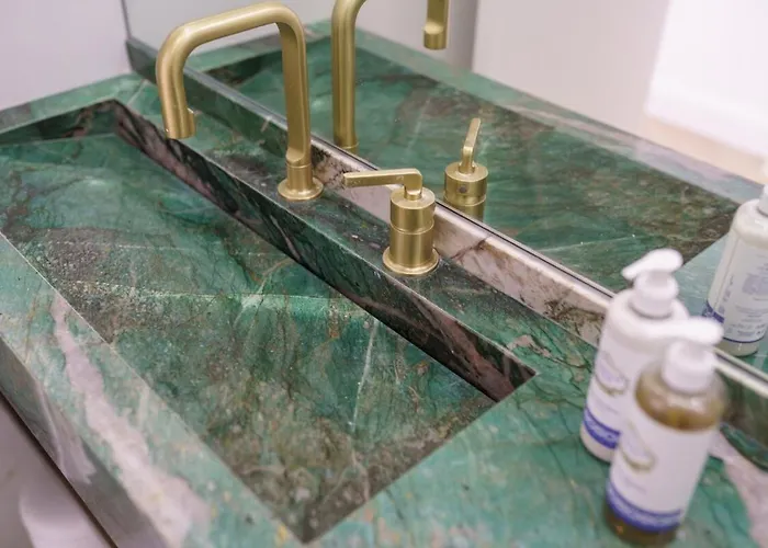 New! Stylish Portuguese Soul Retreat In Belem 4p