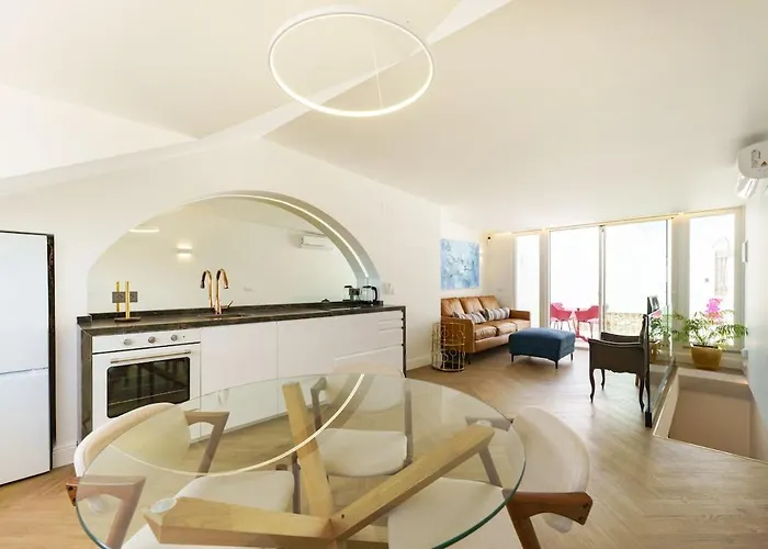 Apartment New! Stylish Portuguese Soul Retreat In Belem 4p