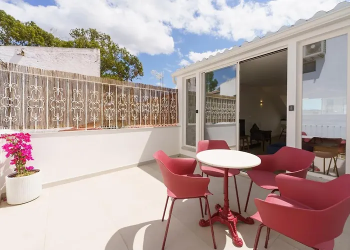 New! Stylish Portuguese Soul Retreat In Belem 4p