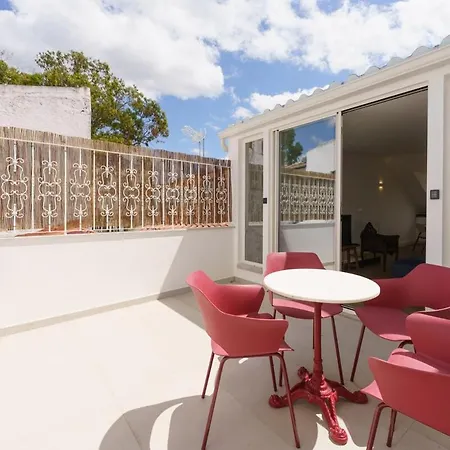 New! Stylish Portuguese Soul Retreat In Belem 4p