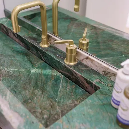 New! Stylish Portuguese Soul Retreat In Belem 4p