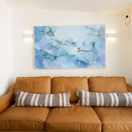 New! Stylish Portuguese Soul Retreat In Belem 4p