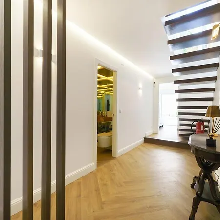 New! Stylish Portuguese Soul Retreat In Belem 4p